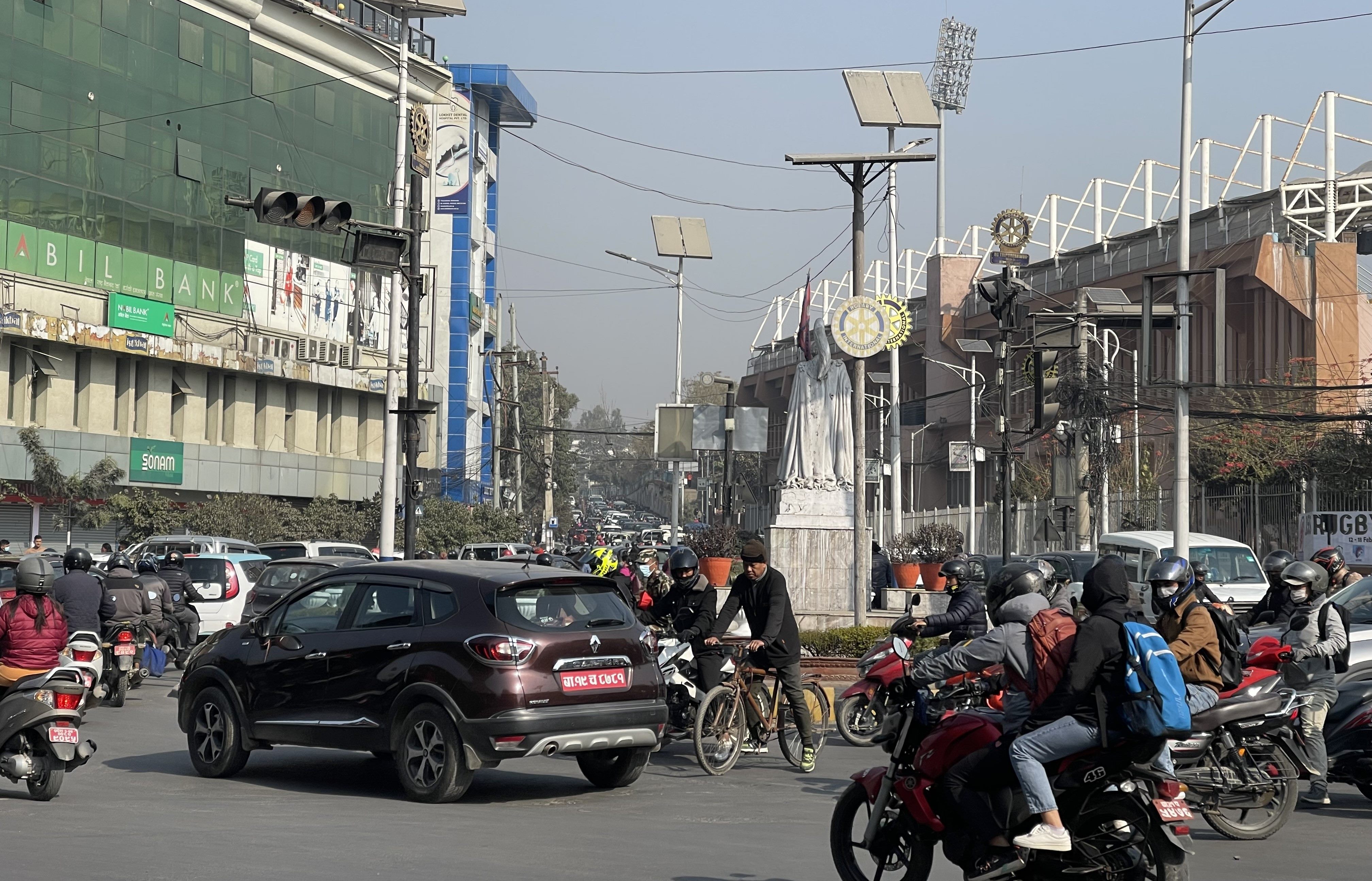 सार्वजनिक सवारी साधन नचल्दा  सर्वसाधारण लाइ  सास्ती