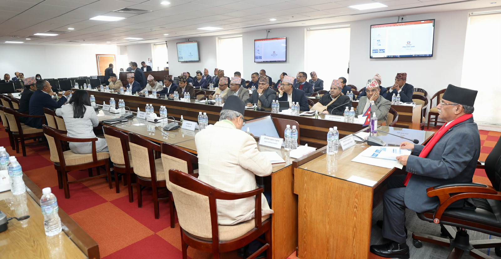 सार्वजनिक बिदाको दिन पनि सरकारले अत्यावश्यक कार्यालय खोल्ने निर्णय