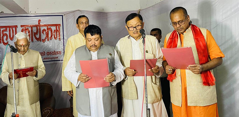 मधेशमा मन्त्रिपरिषद् विस्तार ।माओवादी सरकारबाट  बाहिरियो।