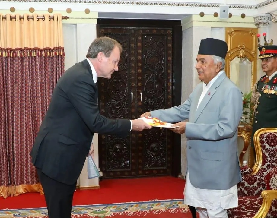 राष्ट्रपति पौडेलसमक्ष बेलायती राजदुतद्वारा ओहोदाको प्रमाणपत्र पेश