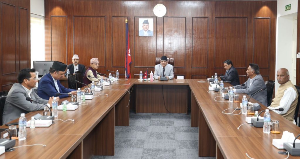 संविधान दिवसका अवसरमा सरकारले प्रदान गरिदे आएको विभूषण वितरण नगर्ने