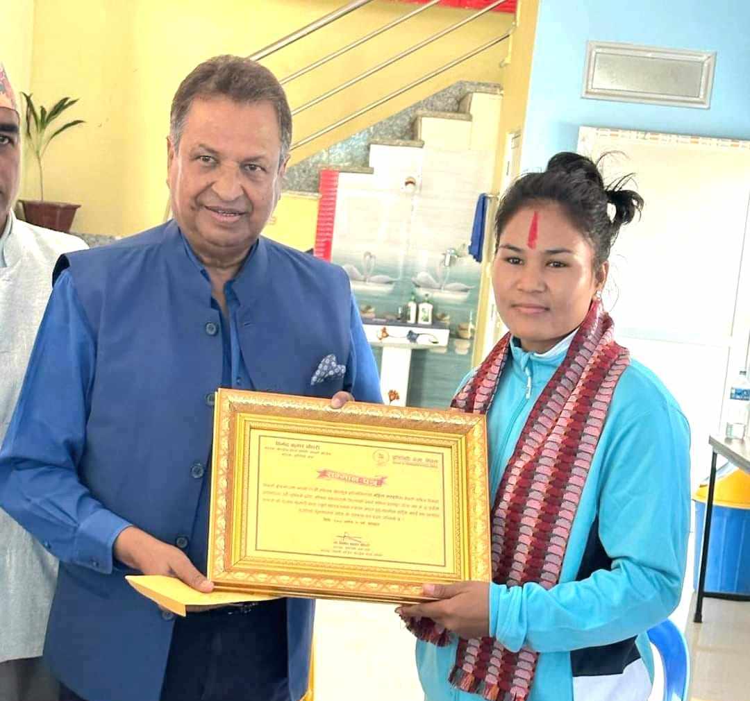 एसियन गेम्समा कबड्डीतर्फ कास्य पदक बिजेता खेलाडीलाई विनोद चौधरीले गरे सम्मान