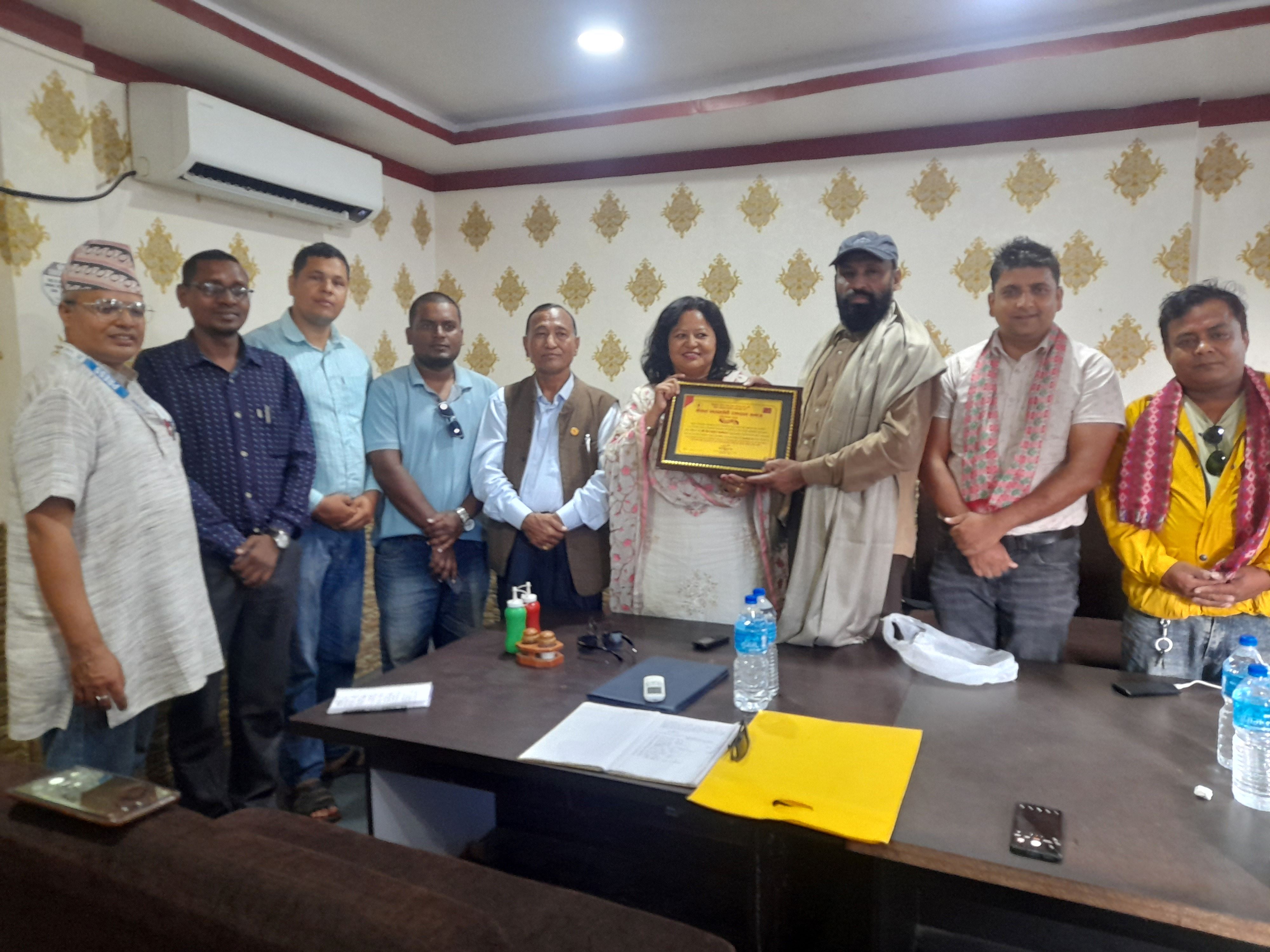 रक्त सम्राट कर्माचार्यलाई रक्तदाता समाज बाँकेद्वारा सम्मान ।