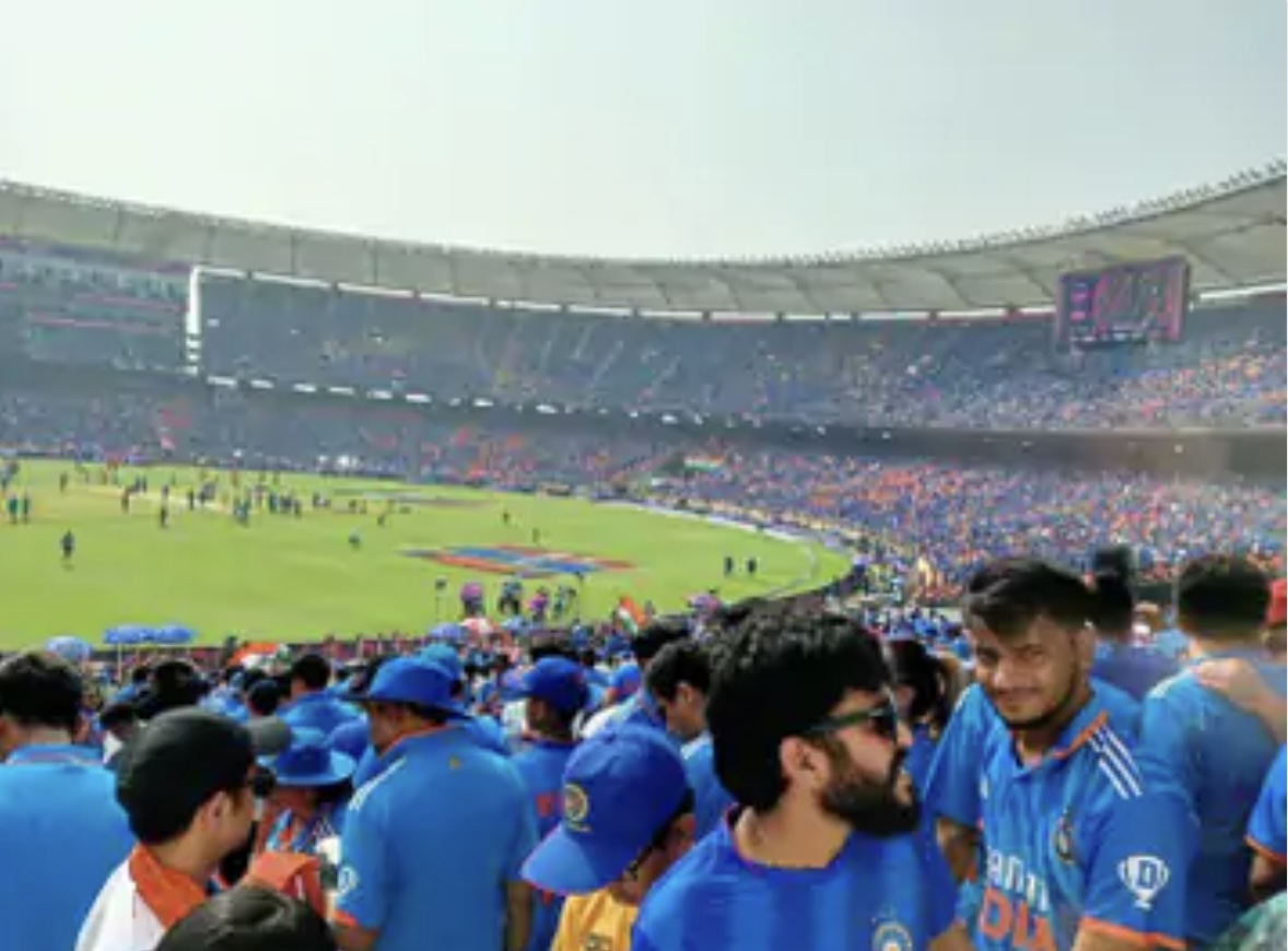 ऑस्ट्रेलियाले टस जितेर बलिङ्ग रोज्यो।