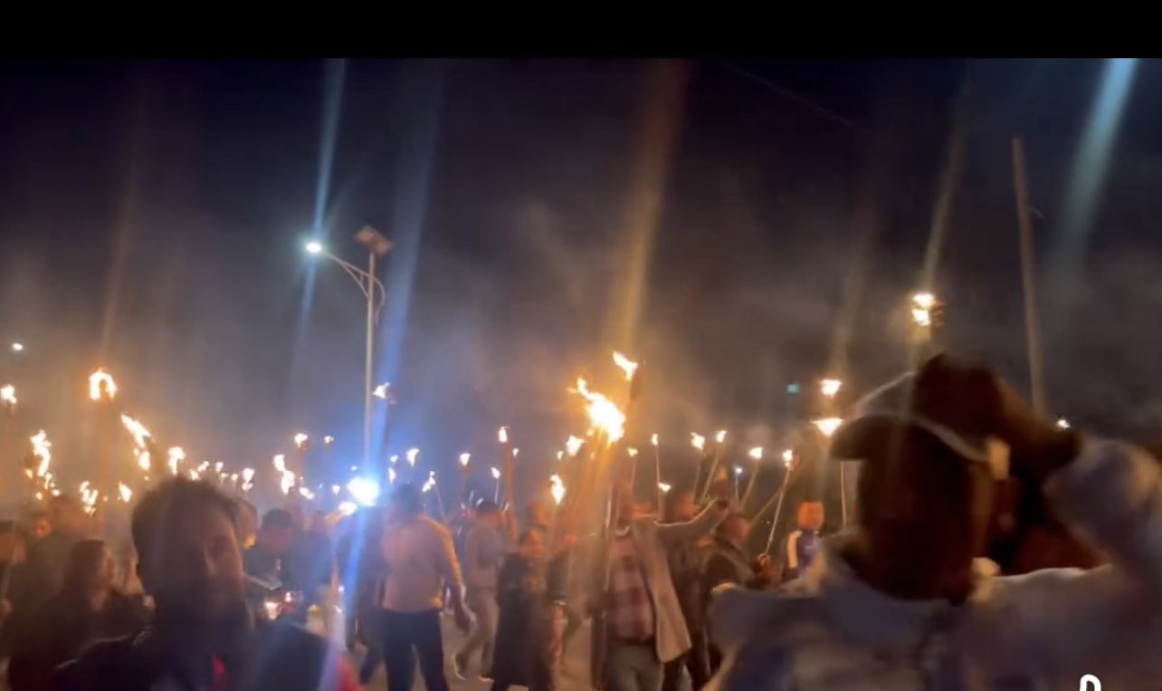 काठमाडौंको तीनकुनेमा मसाल जुलुस प्रदर्शन।