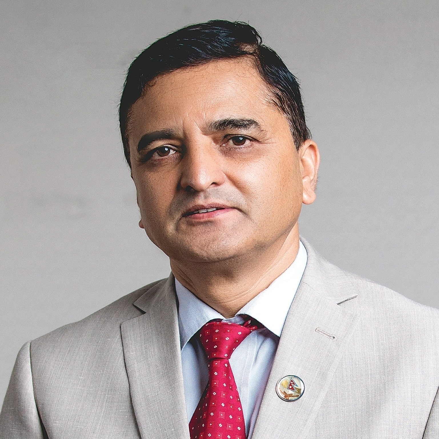 नेकपा एमाले सचिव योगेश भट्टराई सवार गाडी  तोडफोड।