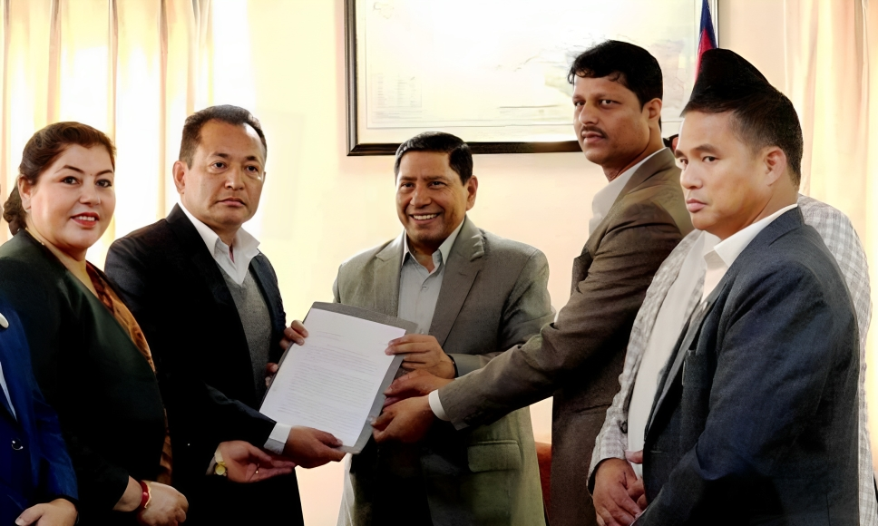 नेपाल सरकारका गृहमन्त्रीलाई सातै प्रदेशका आन्तरिक मामिला मन्त्रीहरूले  ध्यानाकर्षण पत्र बुझाए