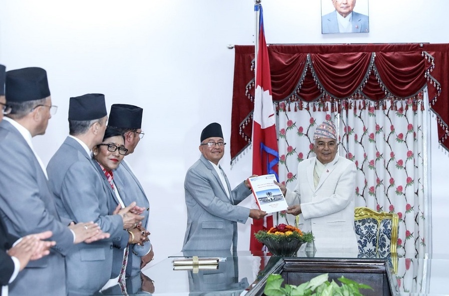 निर्वाचन आयोगले राष्ट्रिय सभा निर्वाचनको प्रतिवेदन राष्ट्रपतिलाई बुझायो