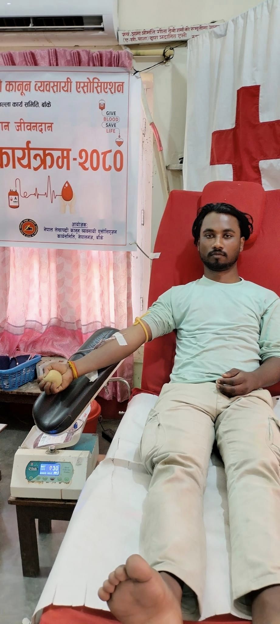 नेपाल लेखापढी कानून व्यवसायीहरुले गरे रक्तदान