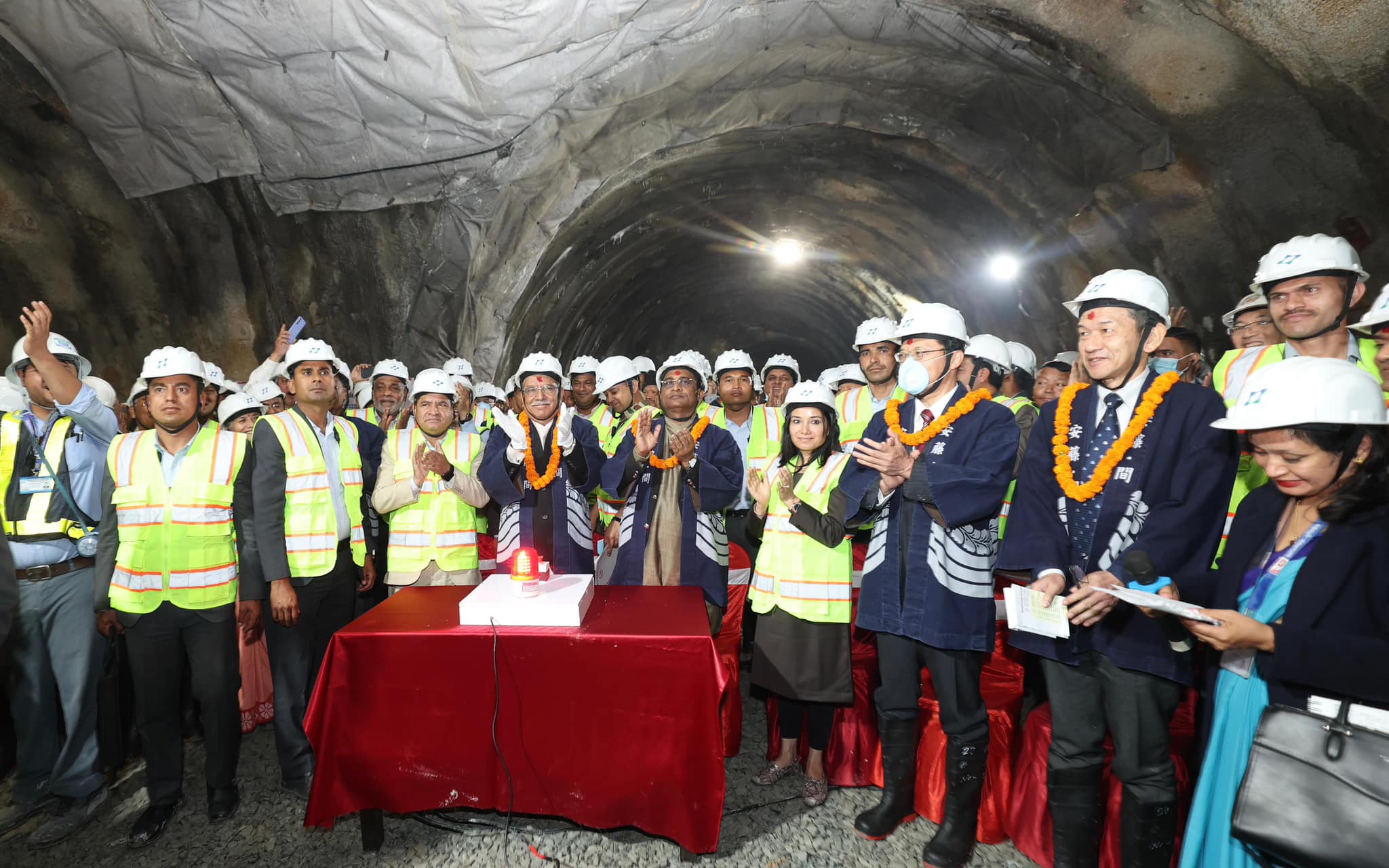 निर्माण सुरू भएको ५३ महिनापछि नागढुंगा सुरुङमार्गको 'ब्रेक थ्रु'