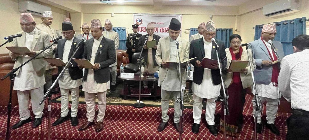 लुम्बिनीमा मन्त्रिपरिषद् विस्तार;  नवनियुक्त मन्त्रीहरूले गरे शपथ ग्रहण