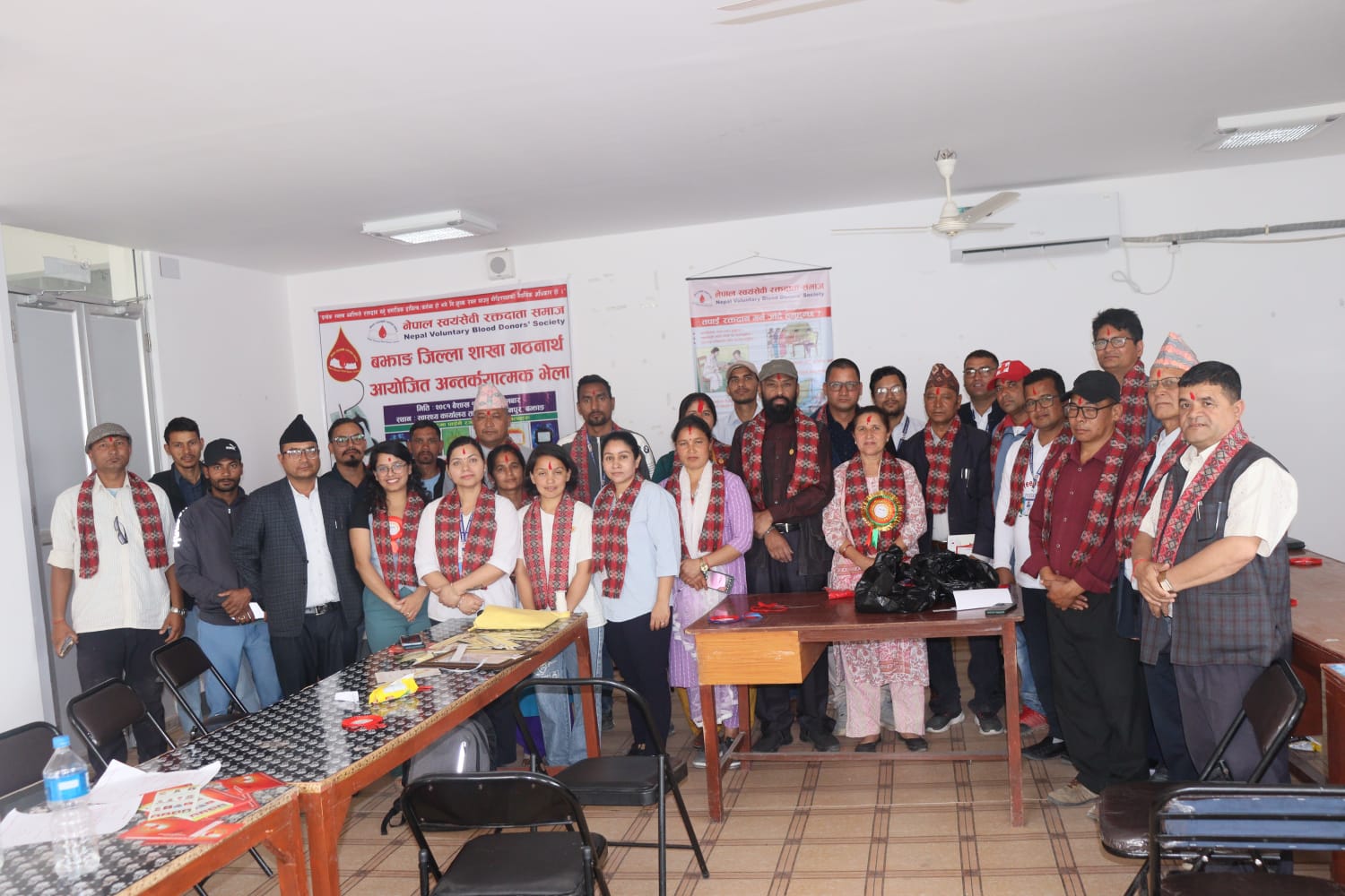 रक्त सम्राट कर्माचार्यले बझाङमा गएर १७८ औं पटक रक्तदान गरे