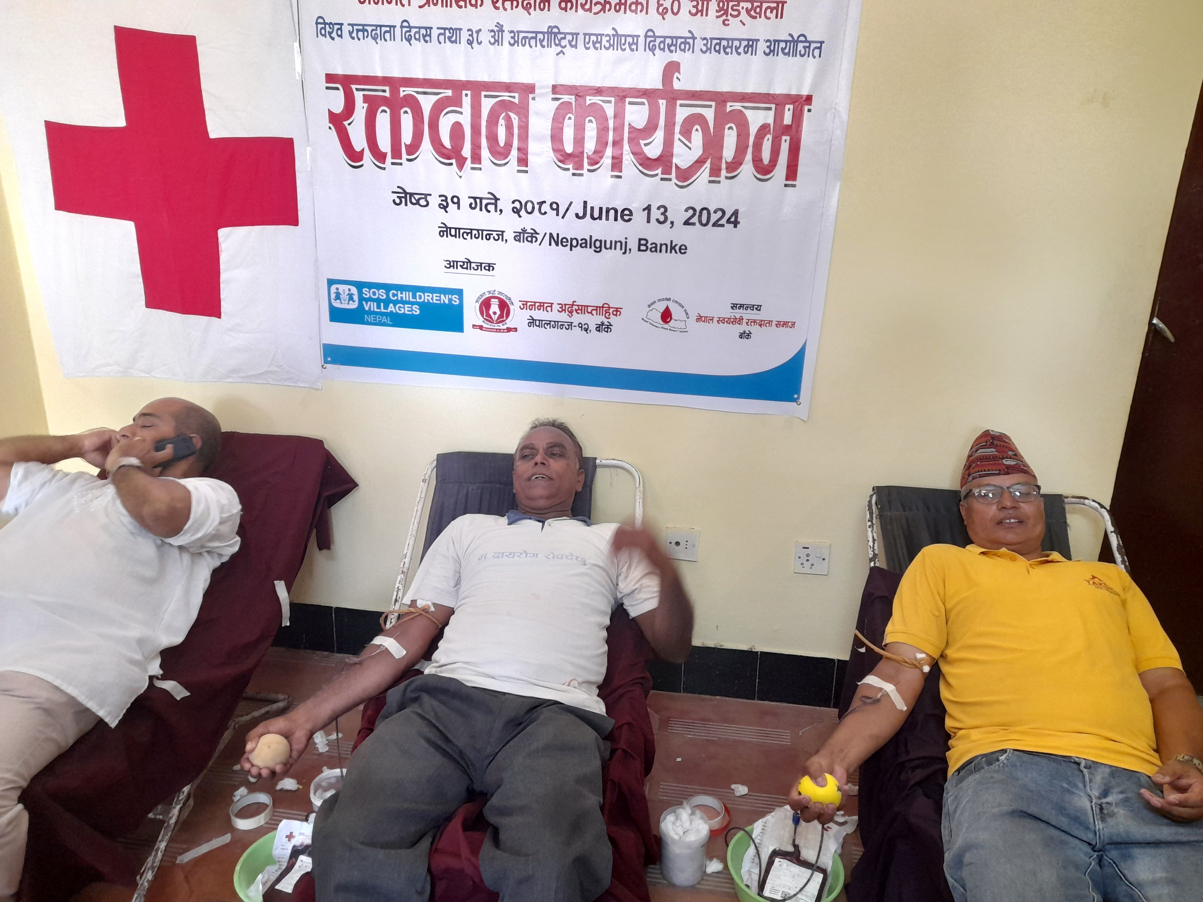 जनमतको ६० औं श्रृङ्खलामा ४१ जनाले रक्तदान गरे ,पत्रकार पवन जायसवाललाई शतक रक्तदाता सम्मान