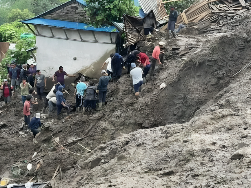 लमजुङमा पहिरोमा परि बेपत्ता भएका ४ जनाको शव फेला