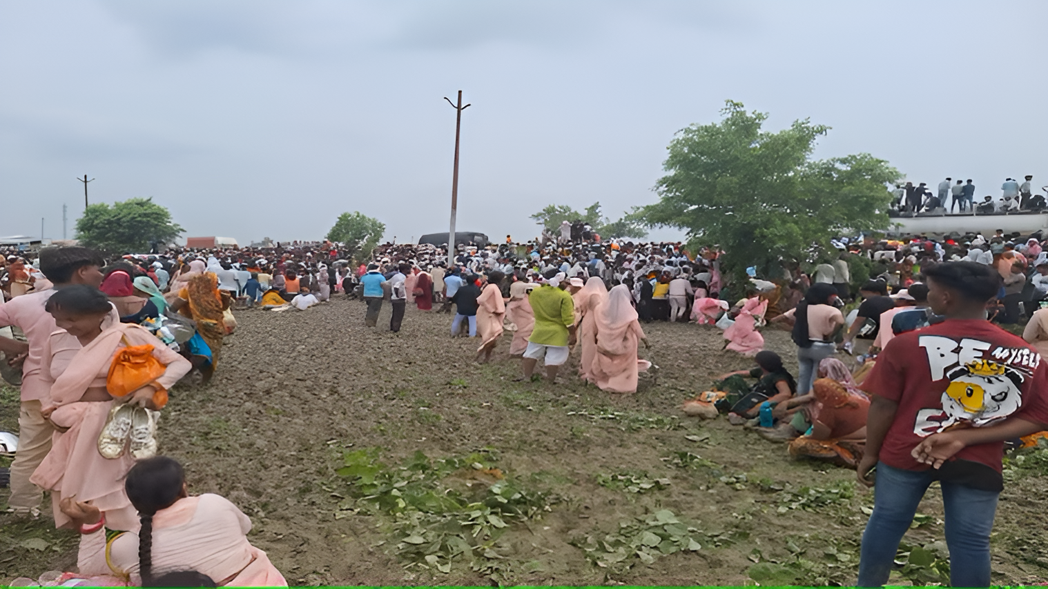 भारतको उत्‍तर प्रदेशमा सत्संगमा भएको भागदौडमा ६० जनाको मृत्यु