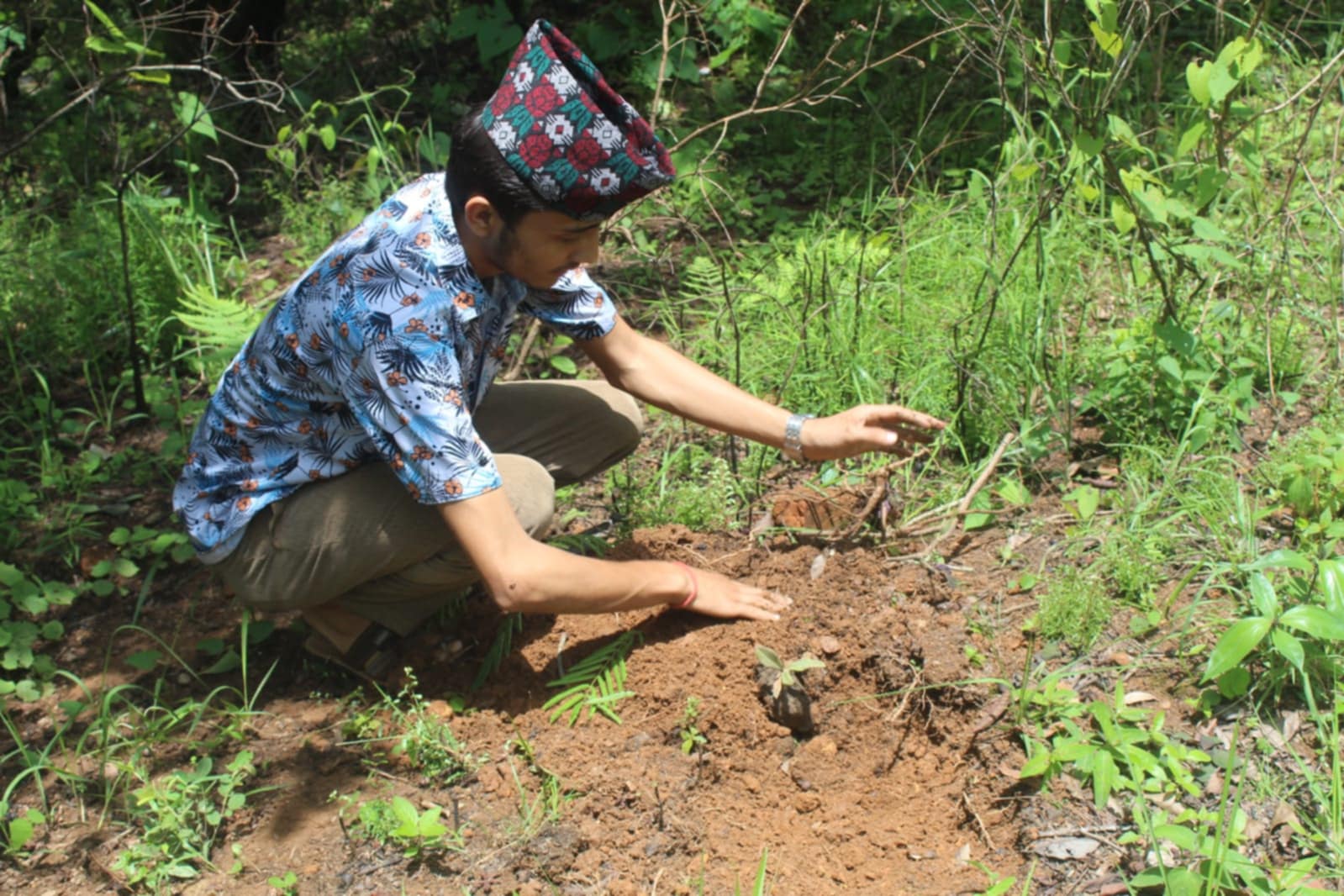 लालीगुँरास अभियानमा अग्रसर हुदै बराङ्दीका सुशिल बस्याल (तस्विर सहित)
