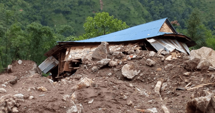 रामेछापमा पहिरोले पुरिएर एकै परिवारका तीनजनाको मृत्यु