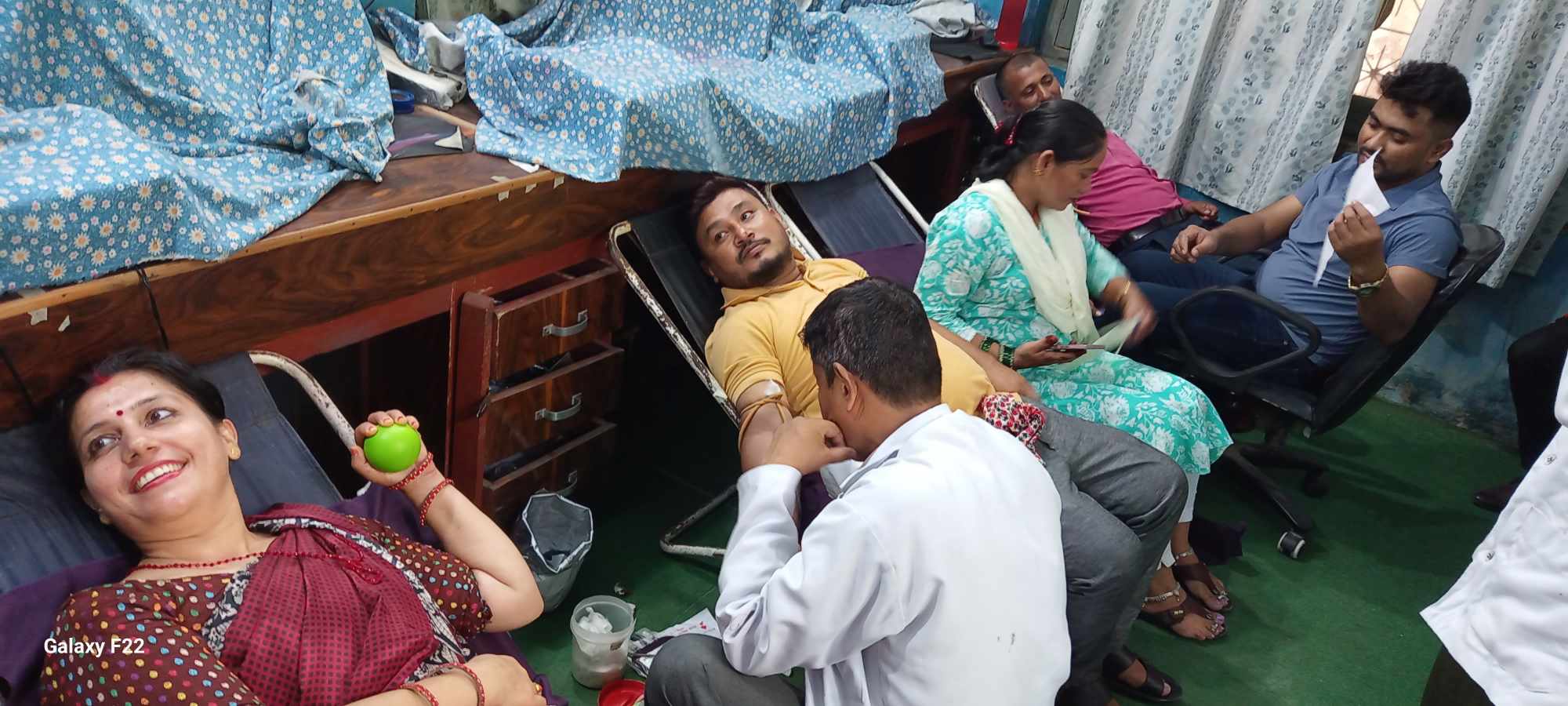 नेपाल विद्युत प्राद्यीकरण नेपालगन्जमा आयोजित रक्तदान कार्यक्रममा  १ सय ३२ जनाले  गरे  रक्तदान