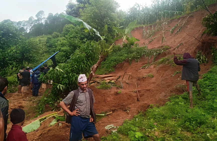 जाजरकोटमा पहिरोमा परी एकै घरका तीन जनाको मृत्यु