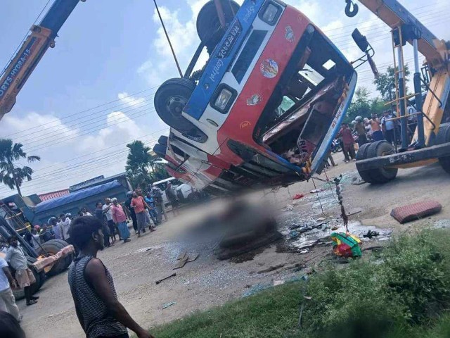 बाँकेमा बस दुर्घटना तीनकाे मृत्यु, २६ घाइते
