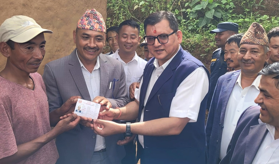 भोजपुरका प्रकाशले पाए नागरिकता