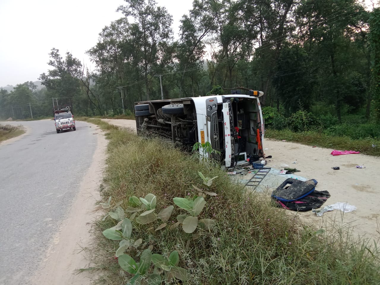 नवलपुरको विनियी त्रिवेणीमा यात्रुवाहक बस दुर्घटना, २३ जना घाइते