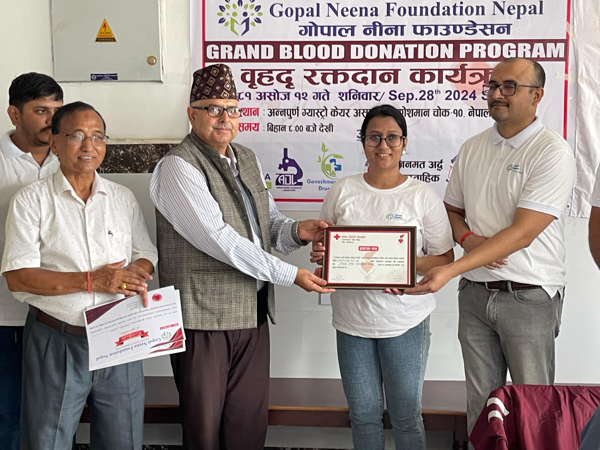 गोपाल नीना फाउण्डेसनबाट वृहद् रक्तदान, १० महिला सहित ५७ जनाले दिए रगत