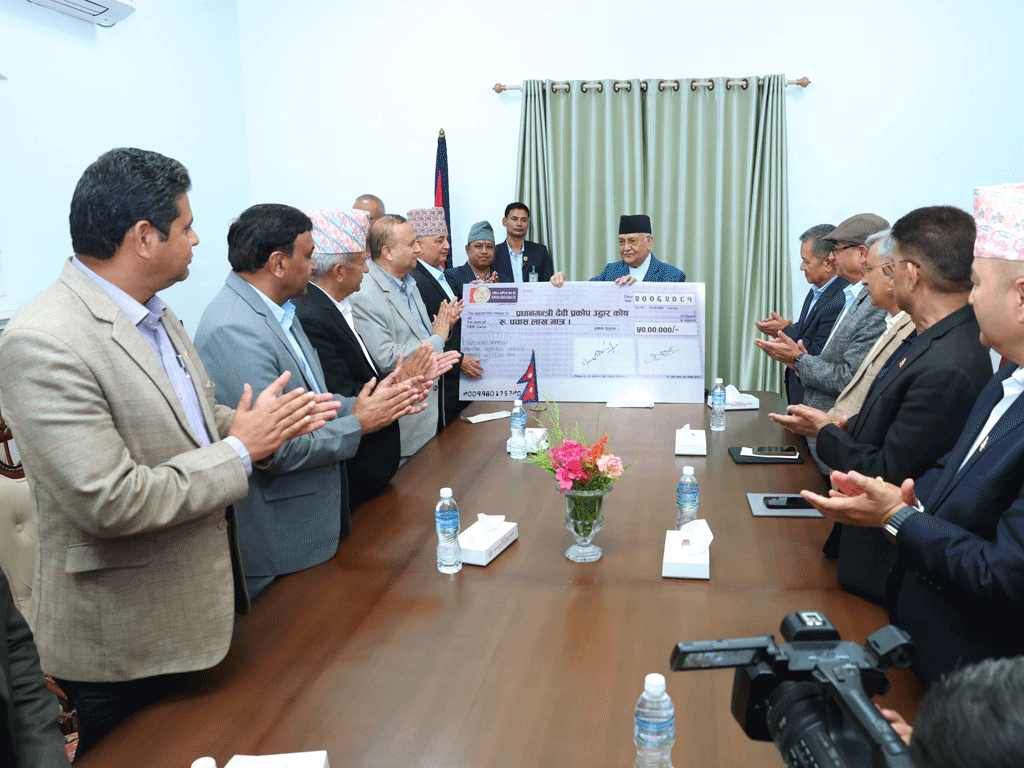 प्रधानमन्त्री उद्धार कोषमा एमालेको पचास लाख हस्तान्तरण