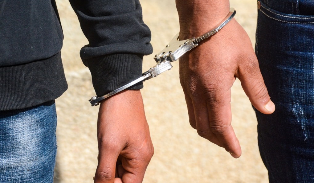 स्रोत नखुलको भारतीय नगद सहित दुई जना पक्राउ