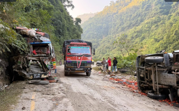 पाल्‍पामा ट्रक ठोक्किदा चालकको मृत्यु, सहचालक घाईते