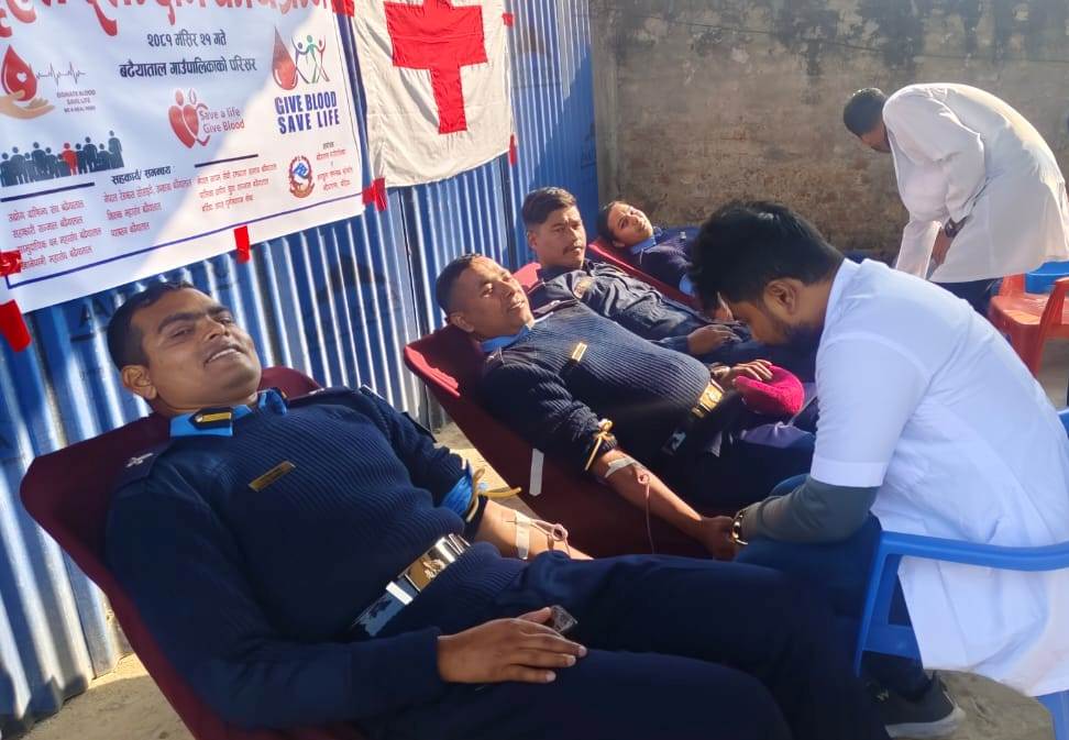 बर्दियामा महिला पुरुष गरी सहित ७० जनाले रक्तदान गरे