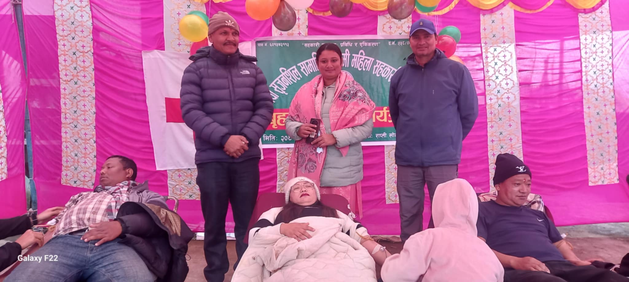 १० महिला सहित ६० जनाले  गरे रक्तदान