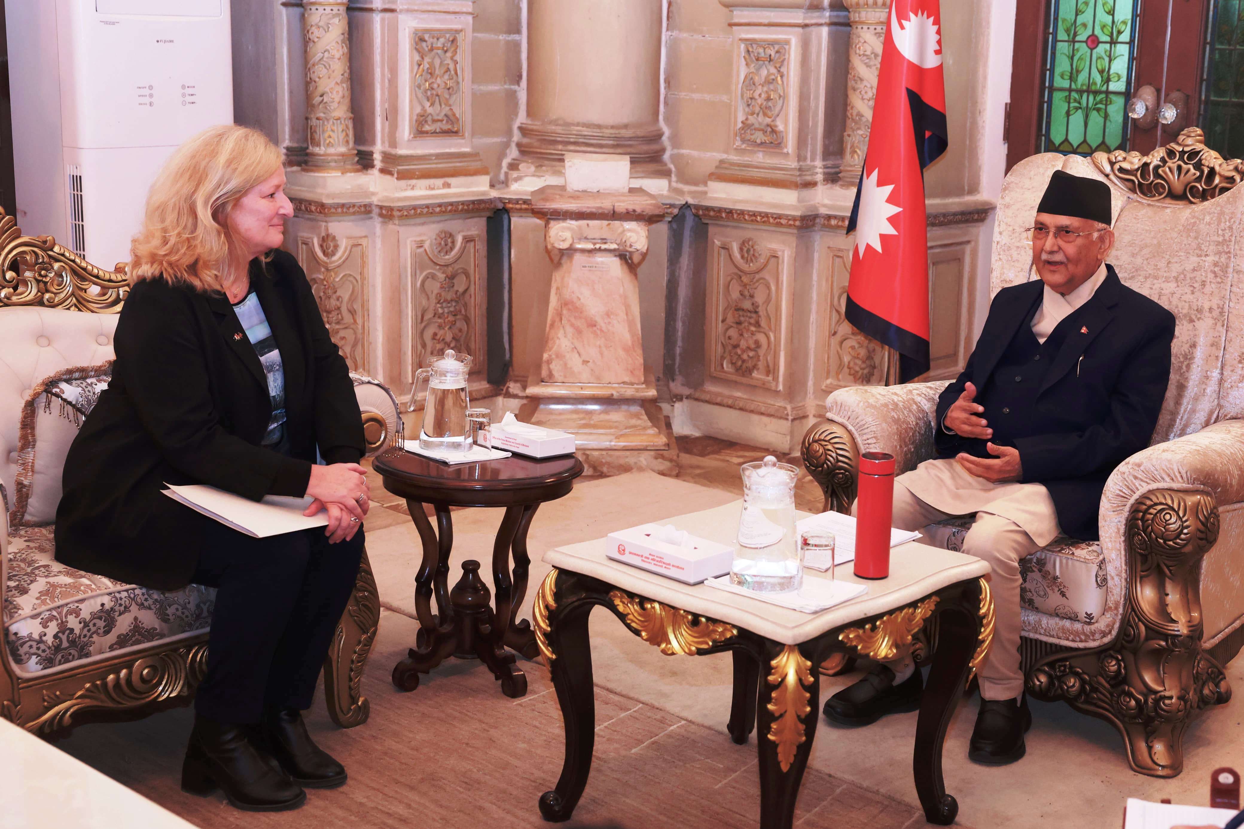 प्रधानमन्त्रीसँग नेपालका लागि फ्रान्सका राजदूतको शिष्टाचार भेट