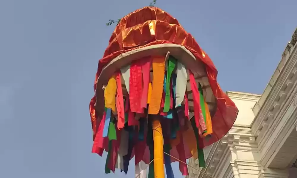 होली विधिवत रुपमा सुरु, बसन्तपुरमा ठड्याइयो चीर