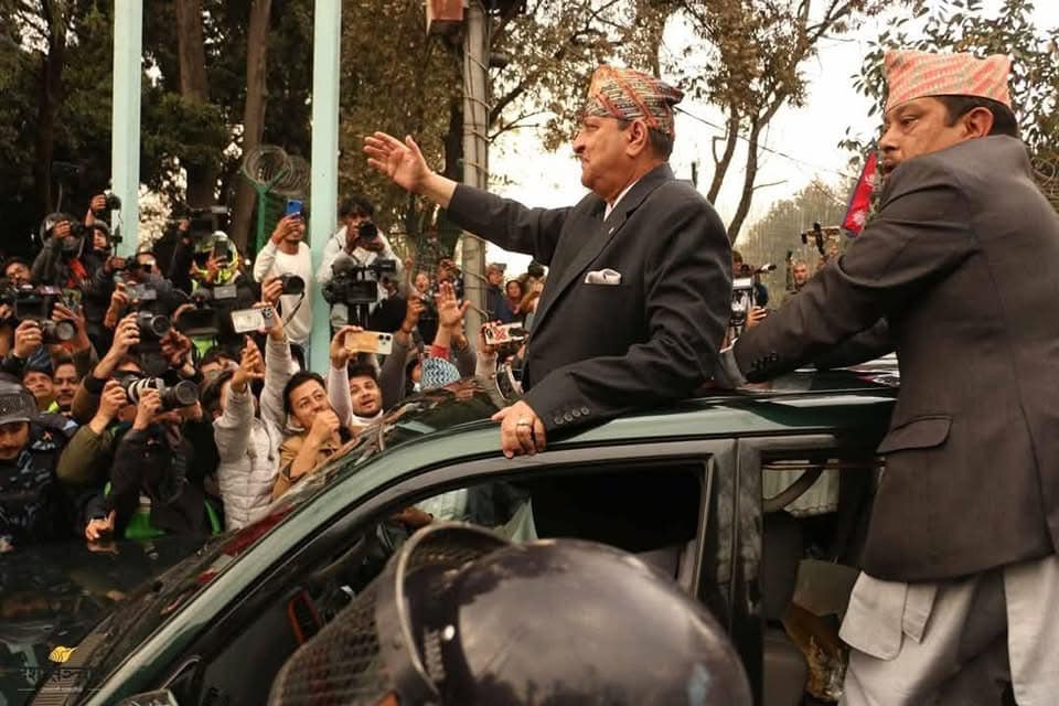 पूर्वराजा ज्ञानेन्द्रका समर्थकहरूले त्रिभुवन विमानस्थलमा गरे भव्य स्वागत