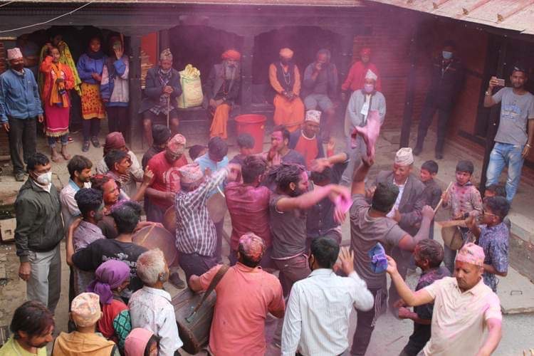 आज होली पर्व, हिमाली तथा पहाडी जिल्लामा हर्षोल्लासका साथ मनाइँदै