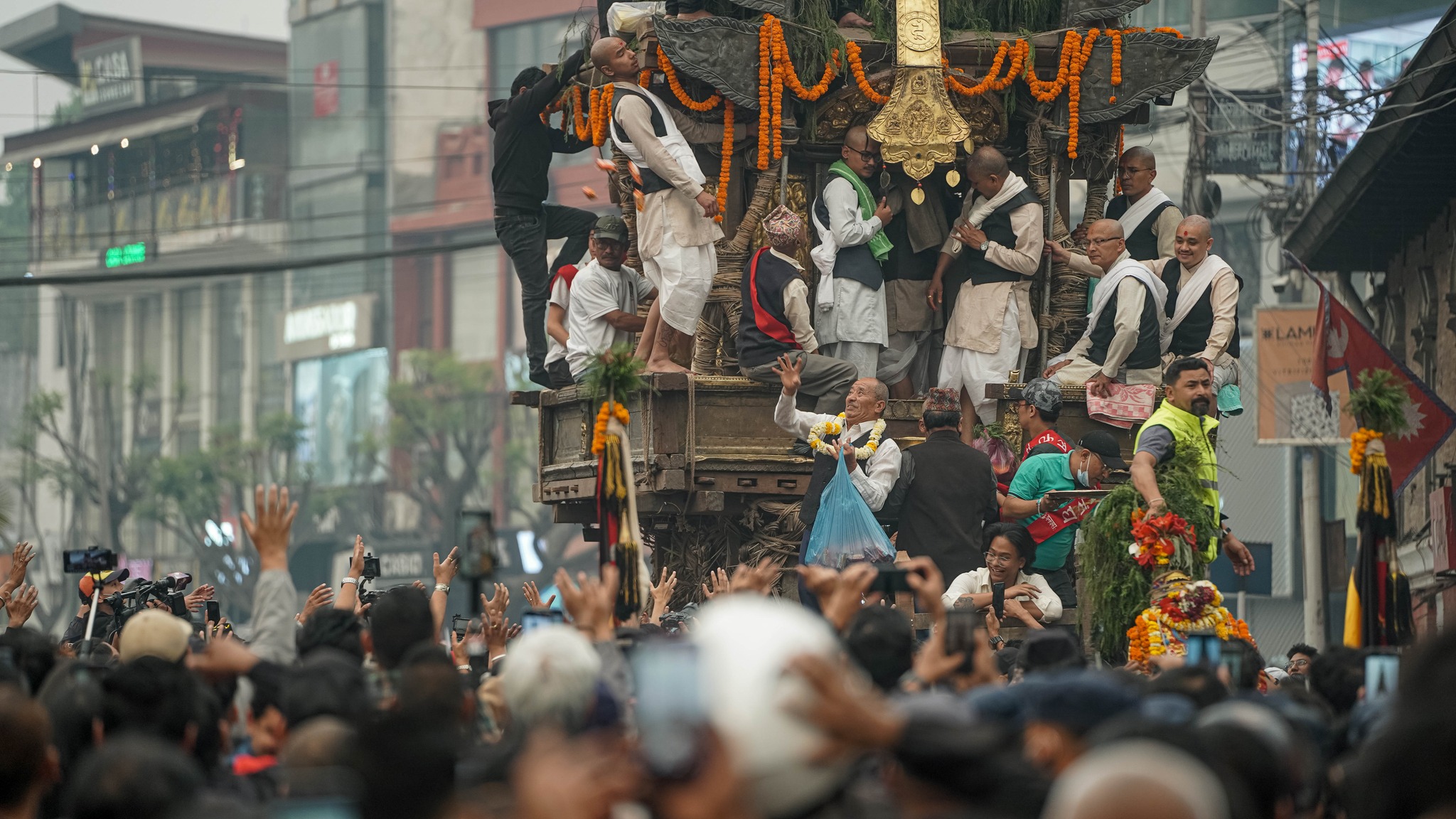 आजबाट सुरु भयो सेतो मच्छिन्द्रनाथ रथयात्रा (फोटो फिचर)