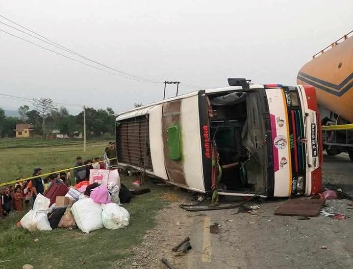 दाङमा बस दुर्घटना, दुई जनाको मृत्यु