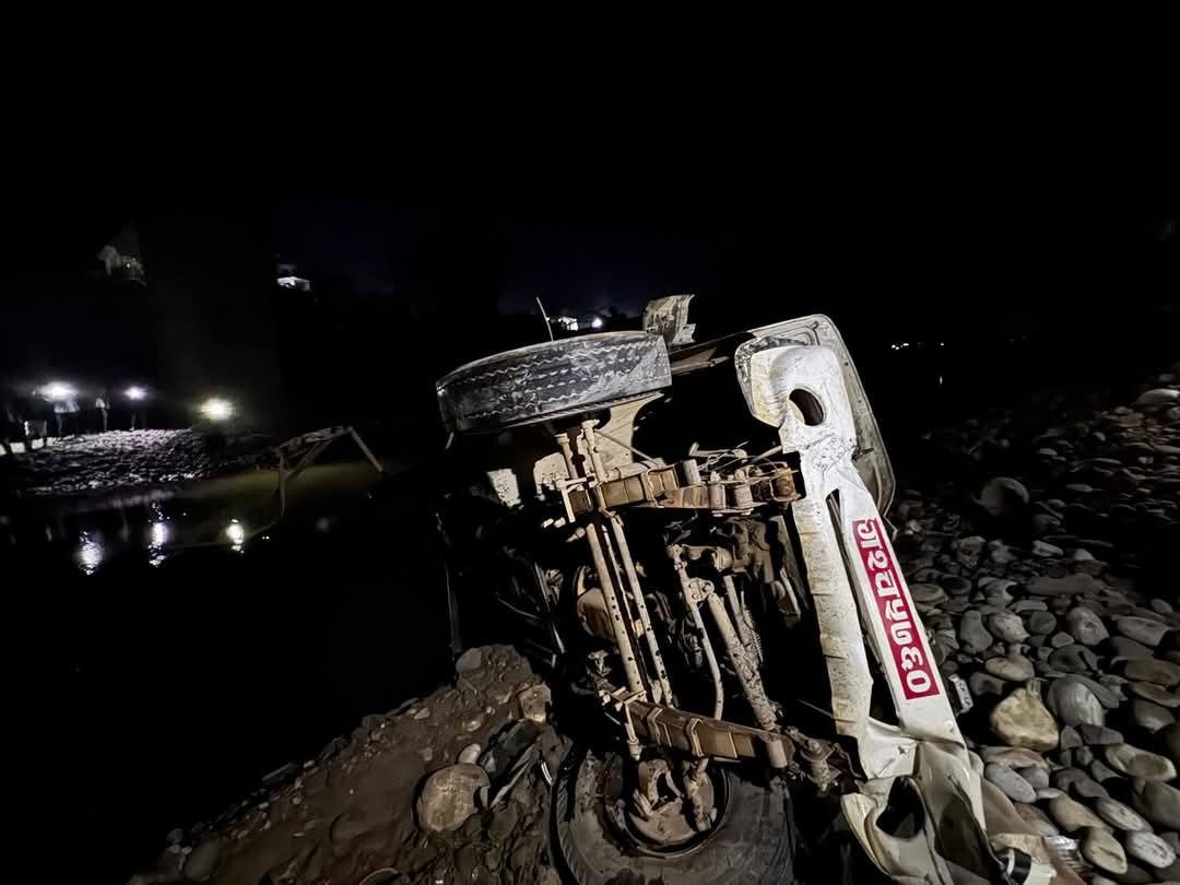 तनहुँ दमौलीको मादी पुलबाट जीप खस्दा तीन जनाको ज्यान गयो