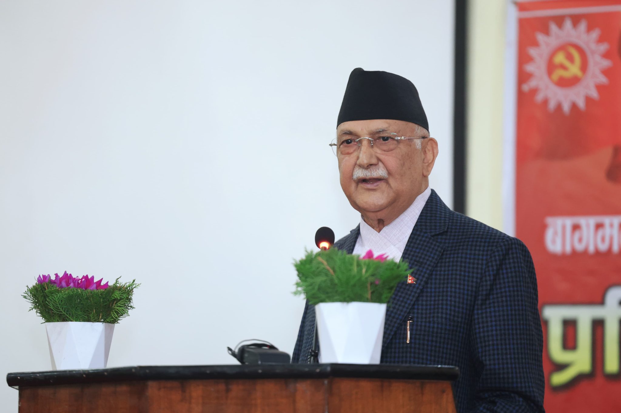 कम्बोडियामा मेरो ३२ अरब लगानी छ भनेर हल्ला फिँजाउने प्रचण्ड हुन् : प्रधानमन्त्री