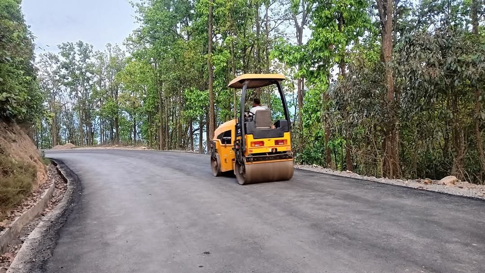 बाँसटारी-दमकडा-सराइ- झडेवा क्षेत्रकाे सडक कालाेपत्रे