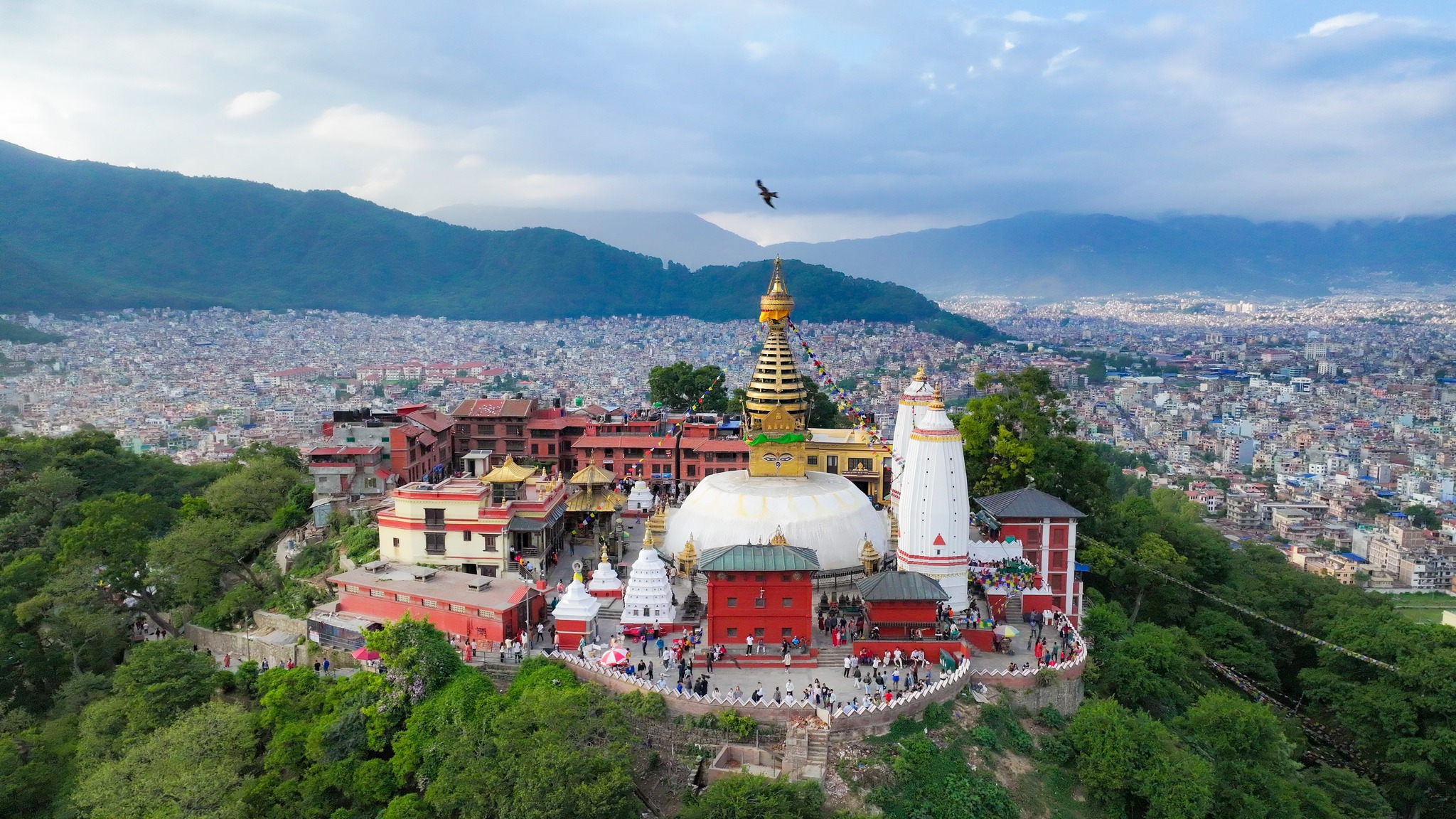 स्वयम्भूनाथको बिहानी दृश्य (फोटोफिचर)