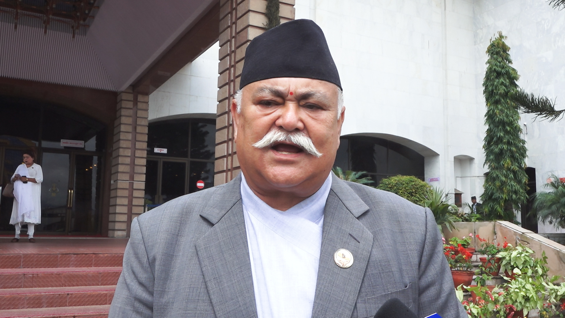 कमल थापा भेट्न पुगेका राप्रपा सांसद दीपक सिंह पक्राउ