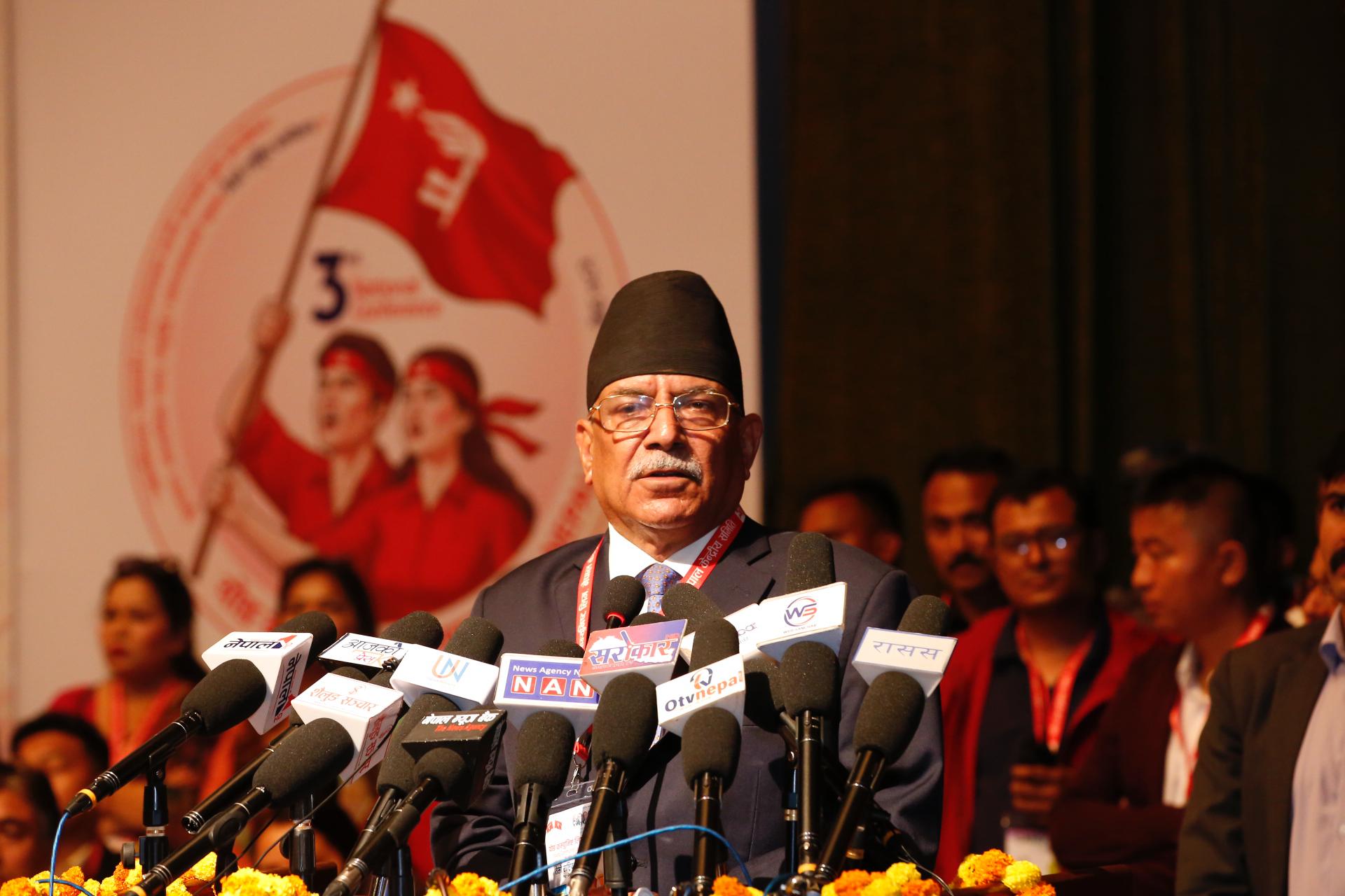 कुशासनले प्रतिगमनलाई मौका दियो-प्रचण्ड