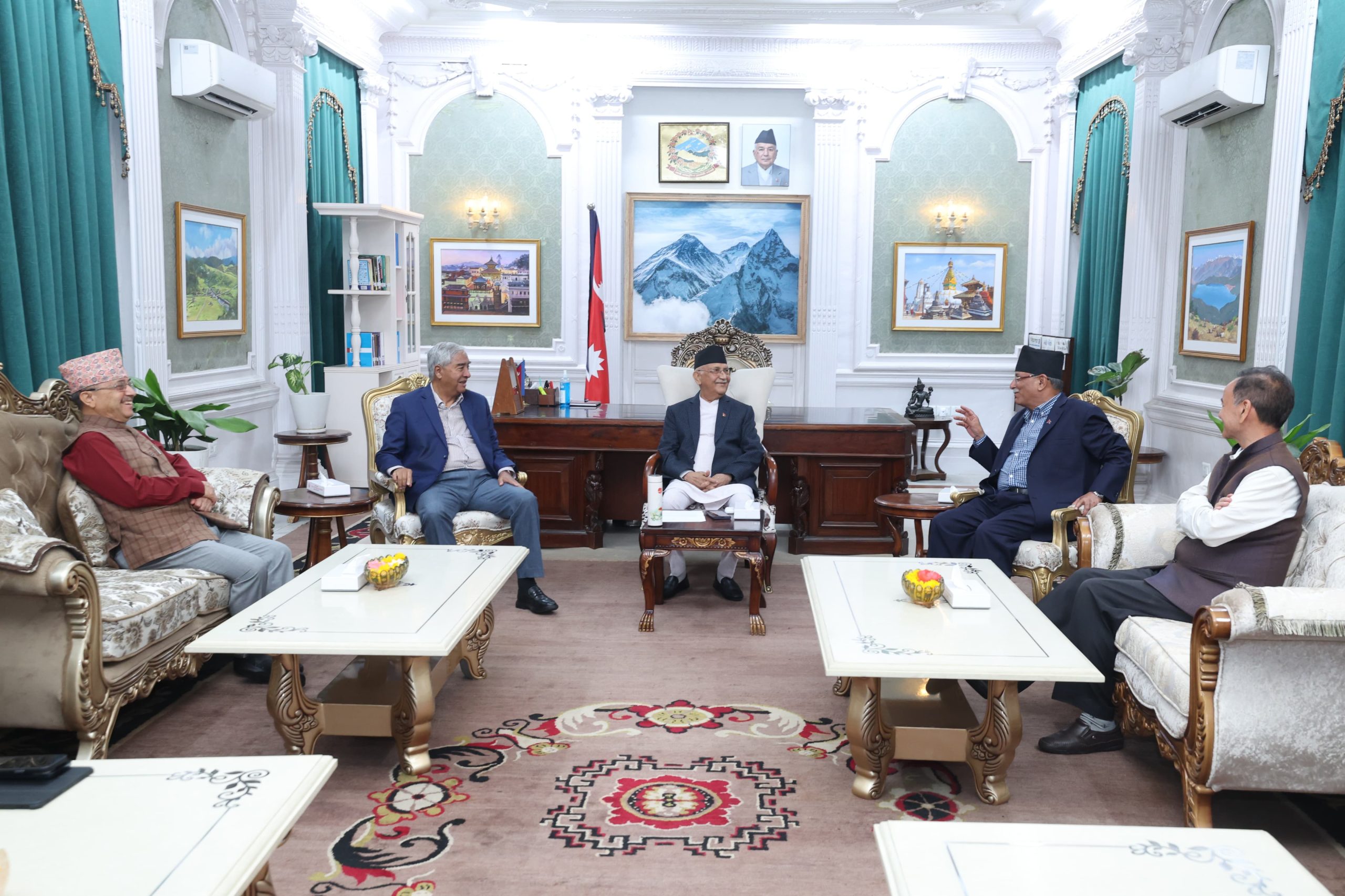 तीन दलका शीर्ष नेताबीच जुटेन सहमति, गृहमन्त्रीले राजीनामा दिनुपर्ने माओवादीको अडान यथावत