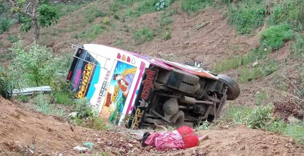 काभ्रेको बेथाञ्चोक गाउँपालिकामा यात्रुवाहक बस दुर्घटना हुँदा एक महिलाको मृत्यु