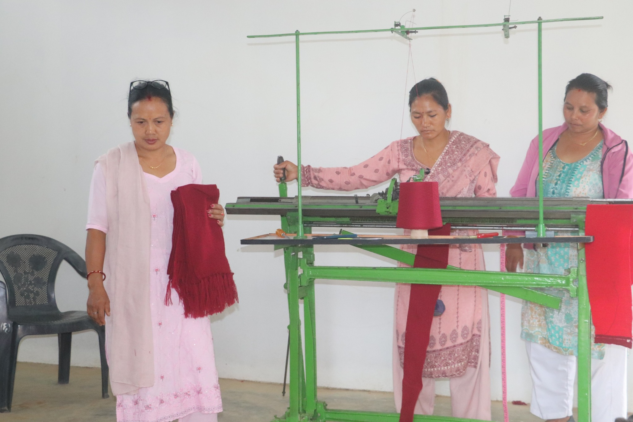 रामपुर नगरपालिका भित्रका महिलाहरुलाई खादा बनाउने तालिम