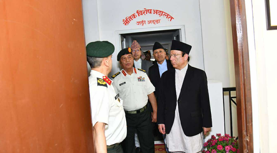 प्रधानन्यायाधीशले गरे सैनिक विशेष अदालतको निरीक्षण