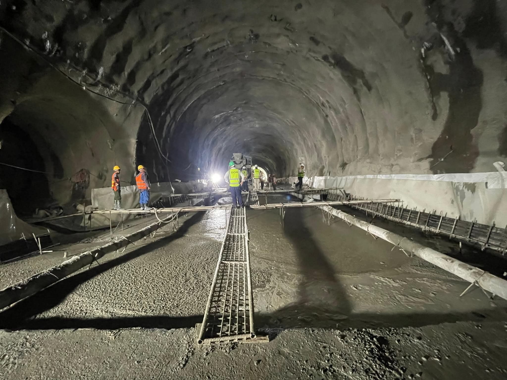 सिद्धबाबा सुरुङमार्ग: मुख्य टनेलको ०८९ मिटरमा इन्भर्टको काम सकियो