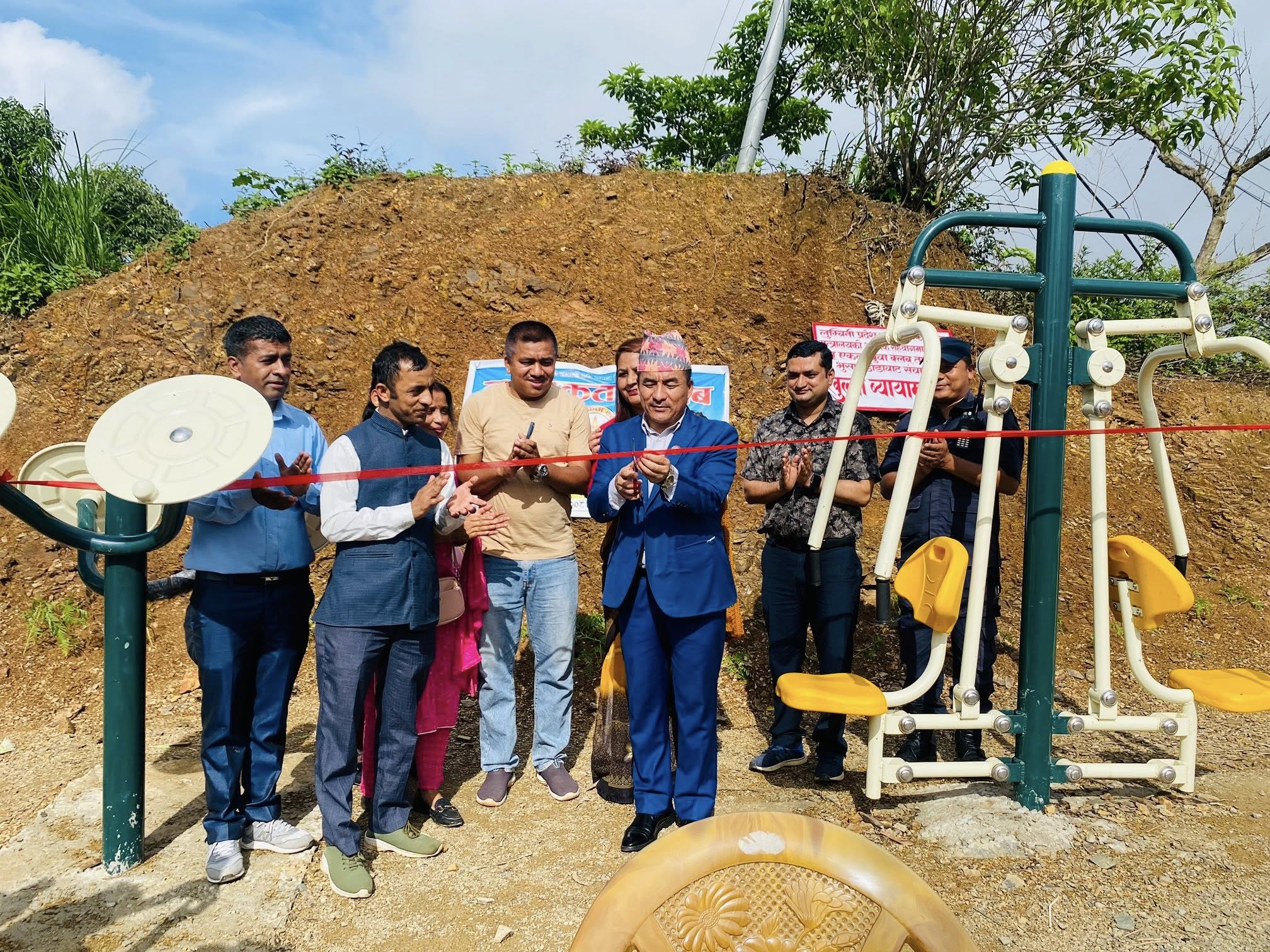 स्वास्थ्यमन्त्री सारूले गरे खुल्ला व्यायामशाला उद्घाटन